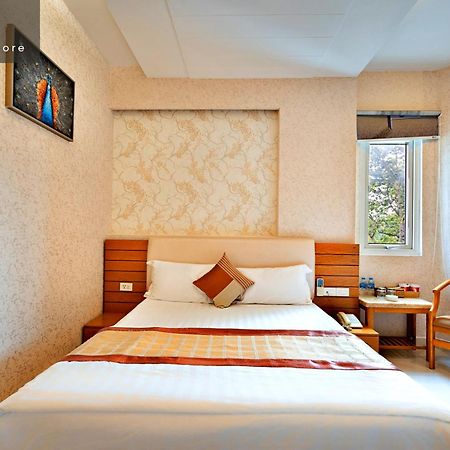 S79 Happy Hotel 2 Хошимін Екстер'єр фото